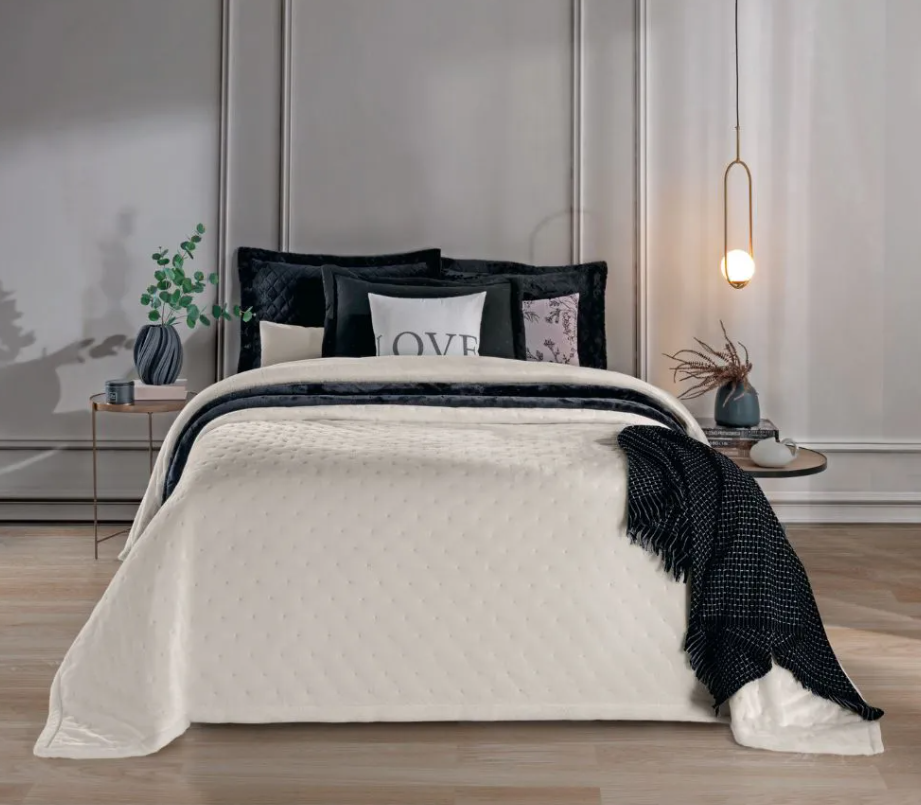 Qual a importância do tamanho correto de cobertor e edredom para o conforto da cama?