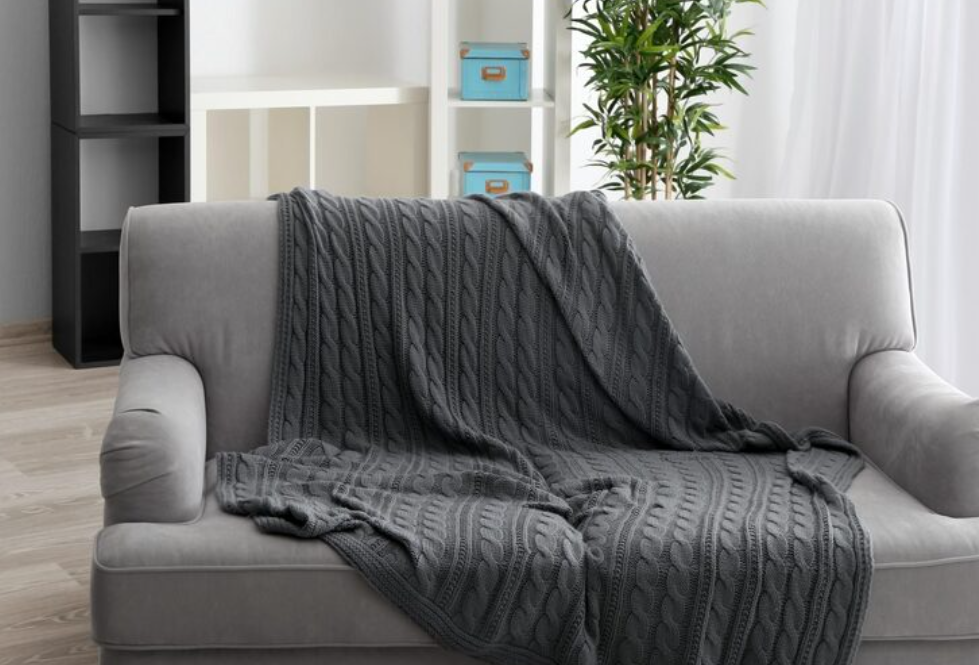 Como usar a Manta para Sofá para transformar a decoração da sua sala em 5 minutos