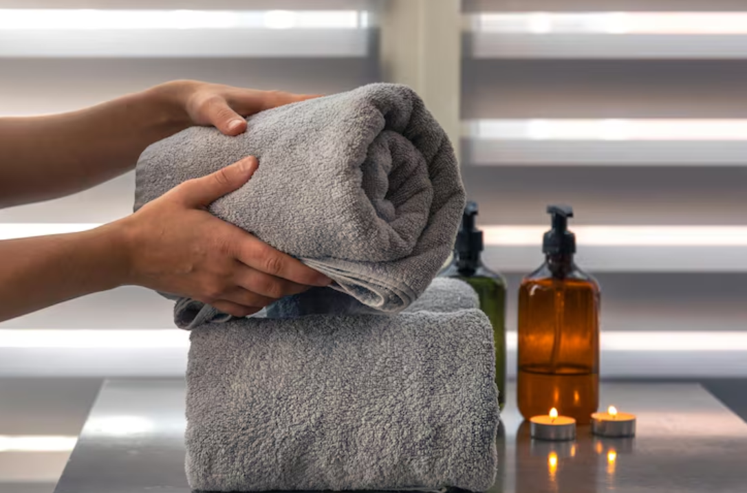 Qual o tecido ideal para Toalhas de Rosto que precisam ser ultra macias e não agredir a pele sensível?