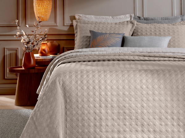Como deixar o quarto mais bonito com roupa de cama e decoração?