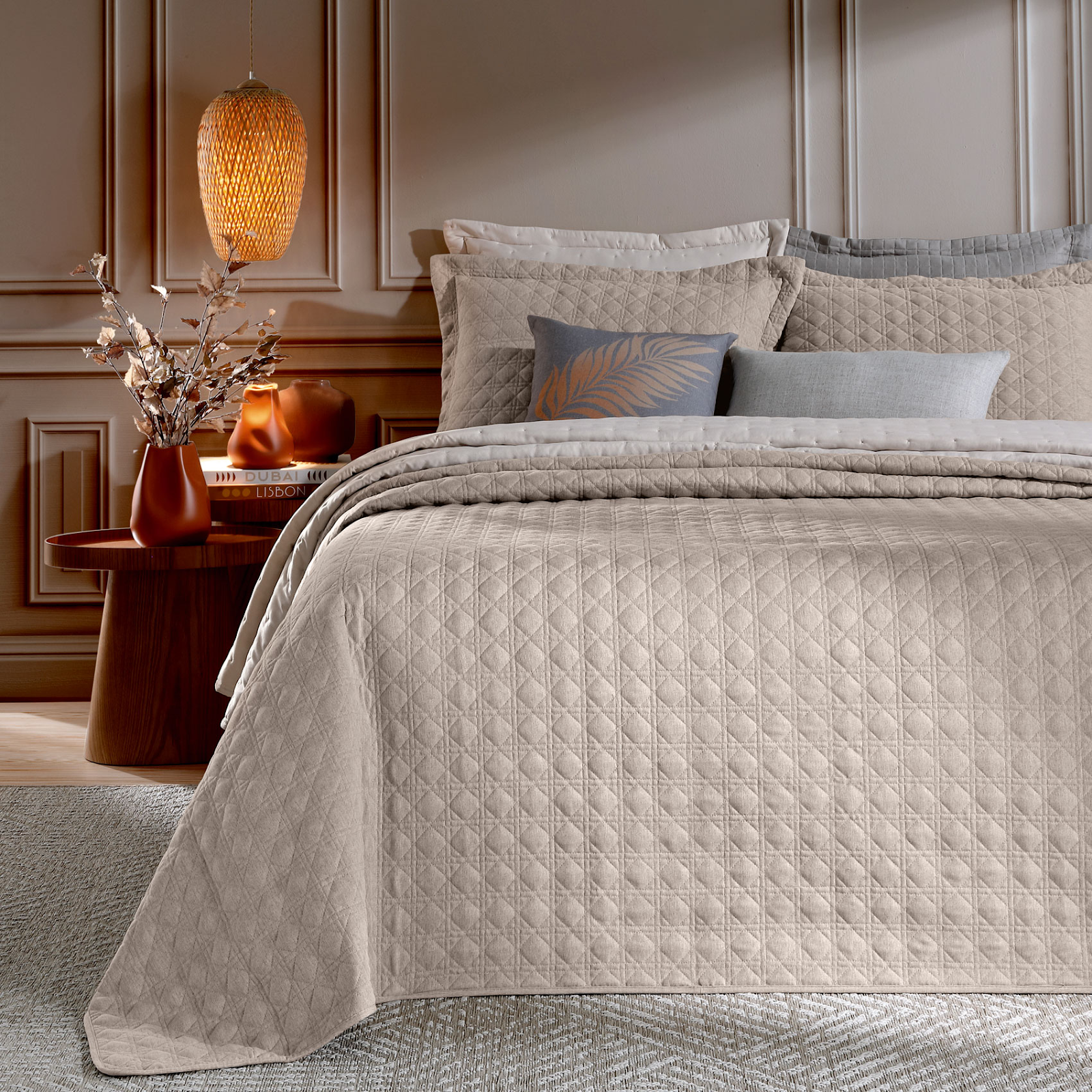 Como deixar o quarto mais bonito com roupa de cama e decoração?